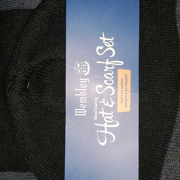 Wembley hat and scarf set - Picture 2 of 4